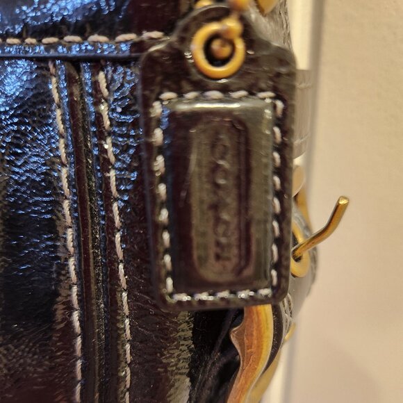 Coach Signature Zoe Black Patent Leather handbag with Deep Orchid lining - Picture 3 of 11